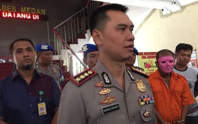 Kapolrestabes Medan, Kombes Dadang Hartanto didampingi Kasat Reskrim Polrestabes Medan, AKBP Putu Yudha di Mapolrestabes Medan. - Image
