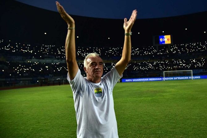 Mario Gomez masih heran Komdis menjatuhkan hukuman yang sangat berat kepada Persib. - Image