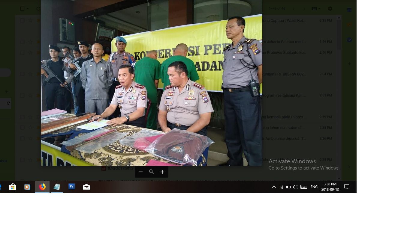 Dua dari tiga supir ambulans pelaku pembunuhan dua warga Padang saat diamankan di Polresta Padang, Kamis (13/9) - Image