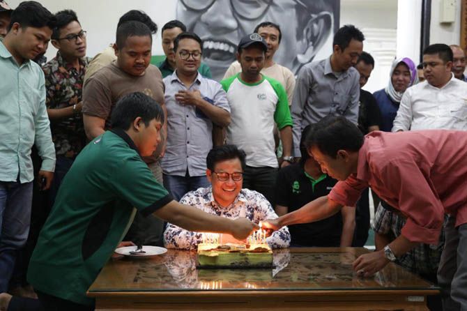 Ketua Umum PKB, Abdul Muhaimin Iskandar ketika merayakan HUT Ke-52 di Kantor DPP PKB, Senin (24/9). - Image