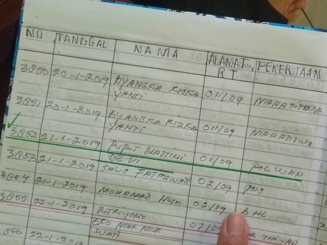 Puput Nastiti Devi meminta surat numpang nikah - Image
