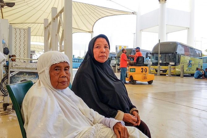 Jumailiah dan Mariana saat berada Bandara King Abdulaziz Jeddah, Arab Saudi. - Image