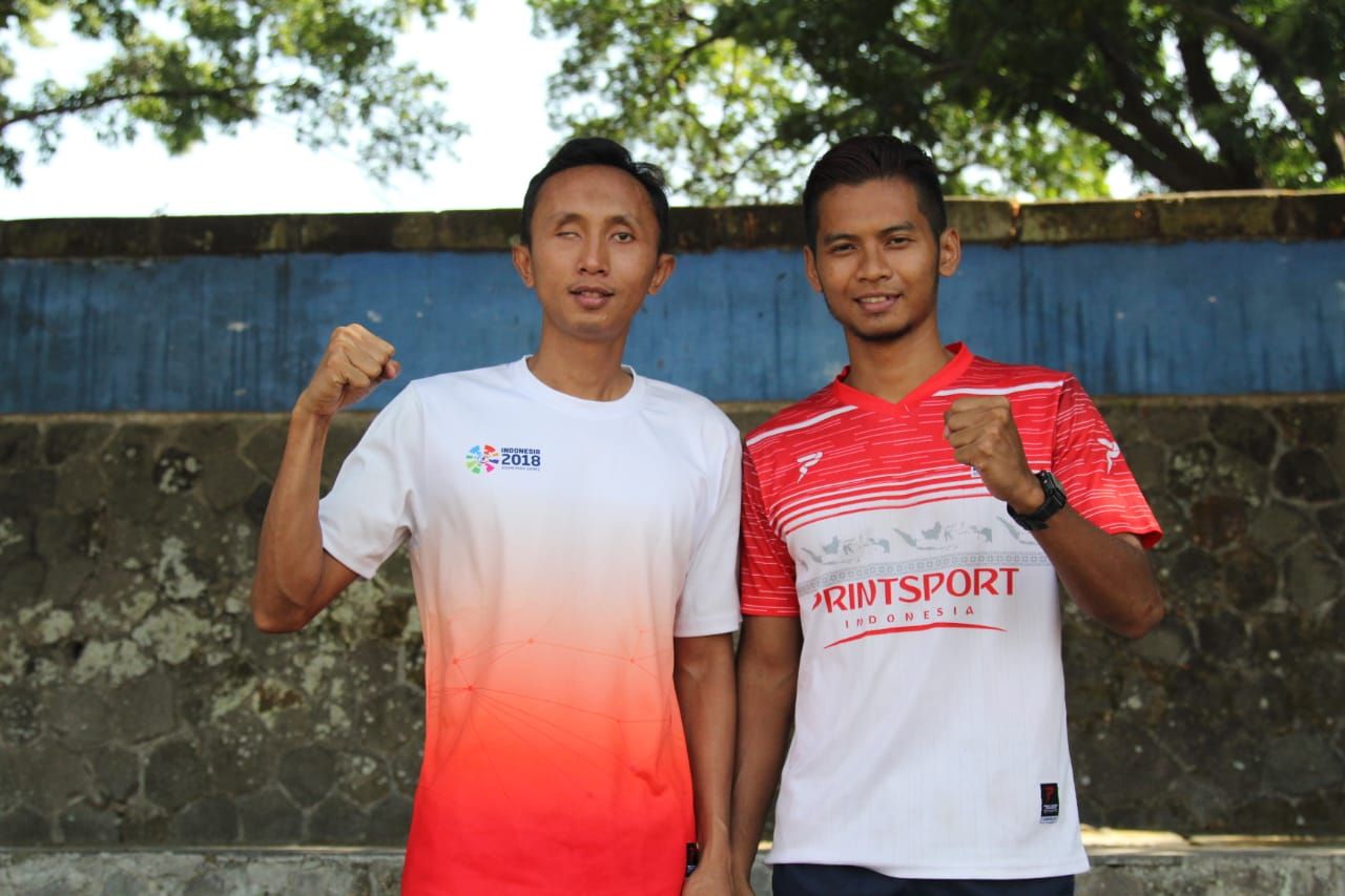 Atlet paralimpik Indonesia, Abdul Hali dan pendampingnya, Ahmad Azlan - Image