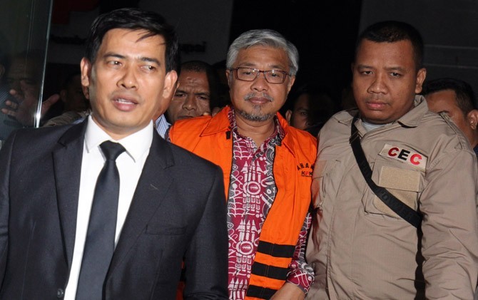 Pernah Terseret Dugaan Korupsi Penerbitan IUP, Kini Eks Gubernur Sultra Nur Alam Dituduh Korupsi Rp 12 Miliar Terkait Pengelolaan Unsultra - Image