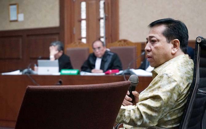 Terdakwa Setya Novanto saat memberikan keterangan dalam sidang lanjutan kasus megaproyek e-KTP - Image