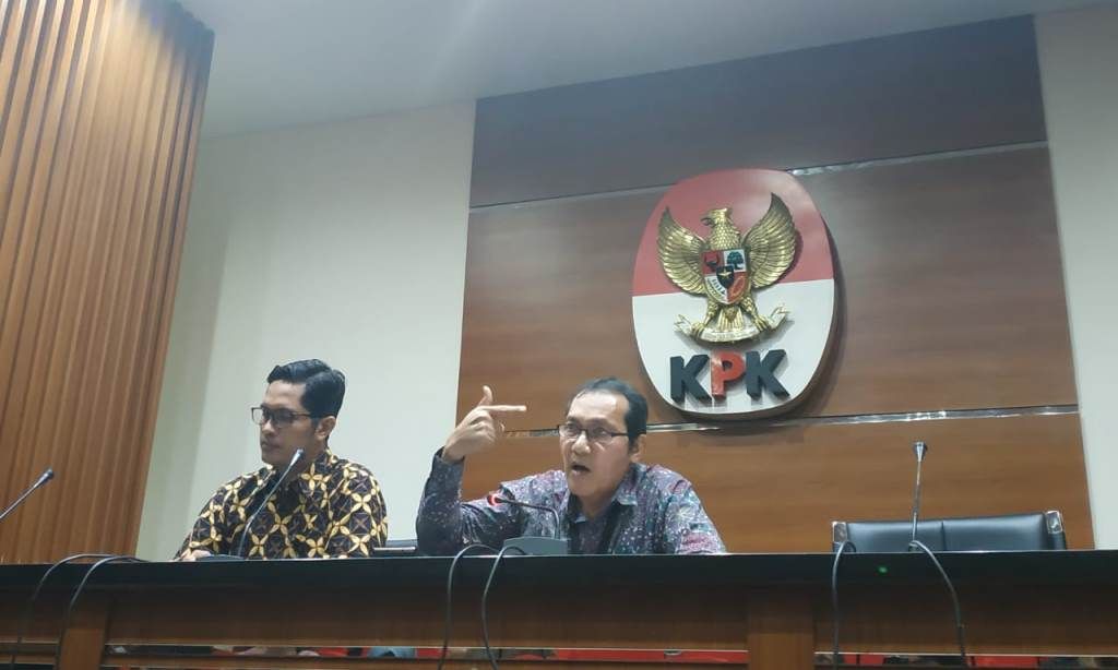 Wakil Ketua KPK, Saut Situmorang ketika memberikan keterangan pers terkait status tersangka eks Bupati Malang, Kamis (11/10). - Image