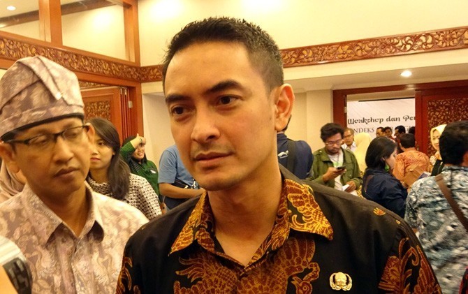 Gubernur Jambi Zumi Zola - Image