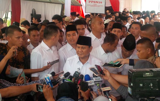 Prabowo Subianto saat diwawancarai awak media beberapa waktu lalu - Image