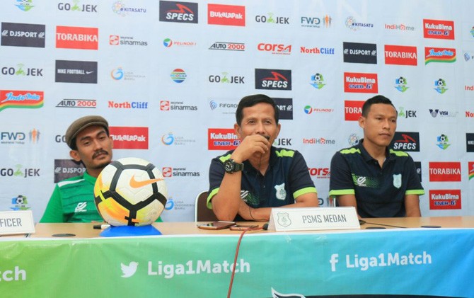 Djanur saat memberikan keterangan pers di Stadion Kebun Bunga Kota Medan. PSMS siap mengalahkan Sriwijaya FC - Image