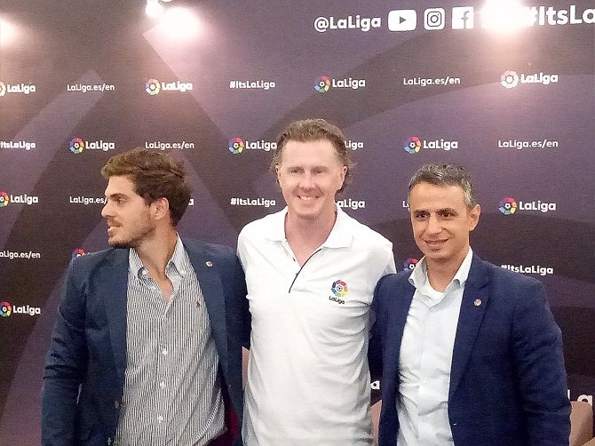 Steve McManaman (tengah) mengakui kalau hasrat meraih trofi menjadi alasan utamanya tinggalkan Liverpool dan bergabung ke Real Madrid. - Image