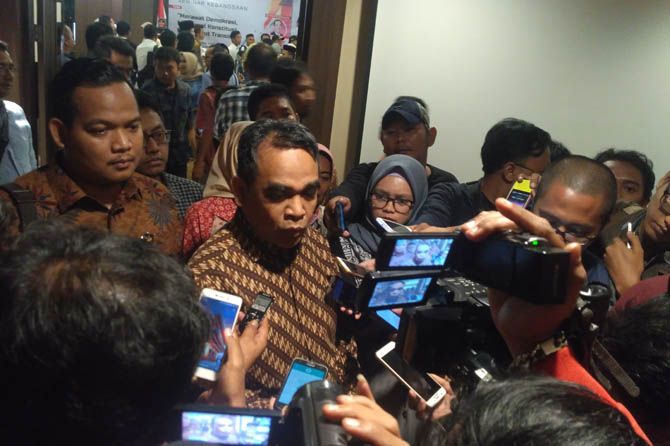 Sekjen Partai Gerindra, Ahmad Muzani mempertanyakan kasus penghinaan yang dilakukan Bupati Boyolali. Muzani meminta polisi tak tebang pilih. - Image