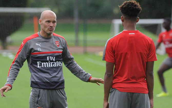 Freddie Ljungberg dipercaya menangani tim U-23 Arsenal. - Image