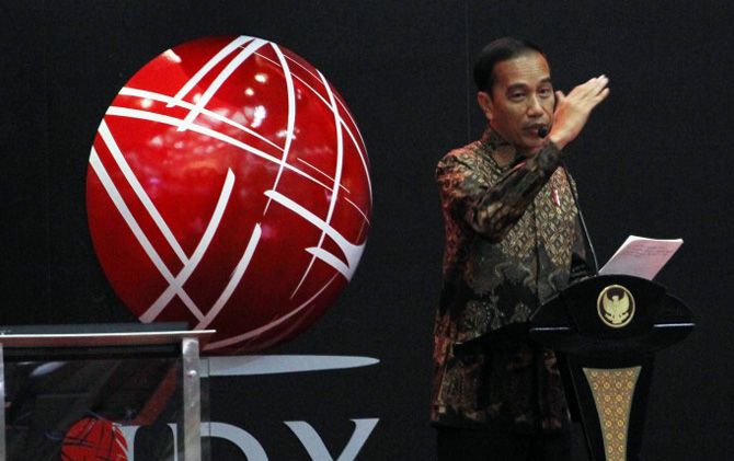 Presiden Joko Widodo menghormati keputusan MA yang memperbolehkan mantan koruptor untuk ikut menjadi caleg. - Image