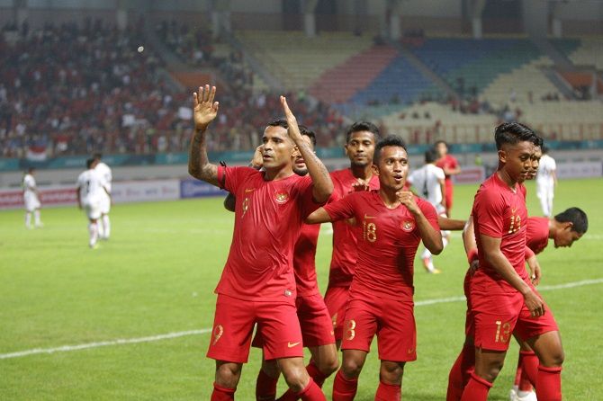 Timnas Indonesia tak mau memilih bermain bertahan saat away ke Singapura. - Image
