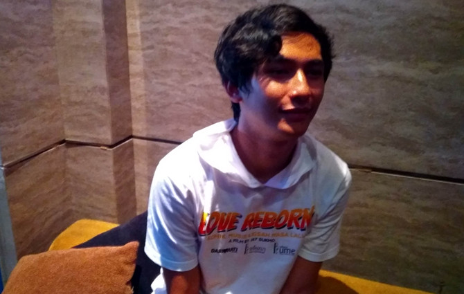 Komika Ardit Erwandha harus berakting serius dalam film Love Reborn. - Image