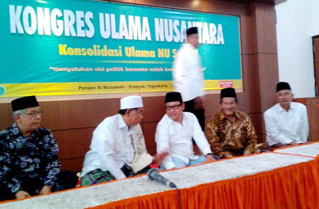 Cak Imin saat menyampaikan orasi politiknya di ‘Kongres Ulama Nusantara; Konsolidasi Ulama NU se-DIY’ di Pondok Pesatren Al –Muwari, Krapyak, Kabupaten Bantul pada Minggu (1/4). - Image