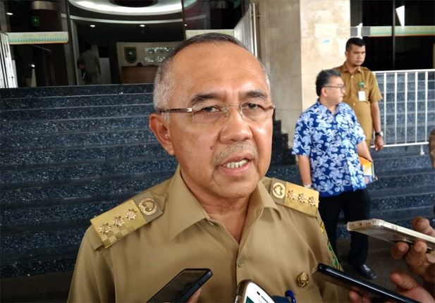Guberur Riau Arsyadjuliandi Rahman. - Image