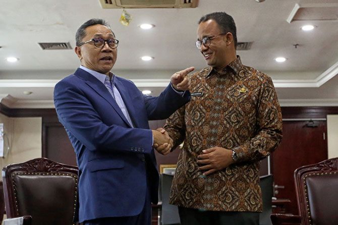 Gubernur DKI Anies Baswedan saat mengunjungi Ketua MPR Zulkifli Hasan - Image
