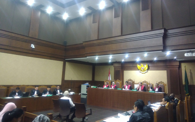 Menteri Keuangan Era Presiden BJ Habibie, Bambang Subianto saat menjadi saksi dalam perkara SKL BLBI, di PN Tipikor Jakarta, Rabu (6/6) - Image