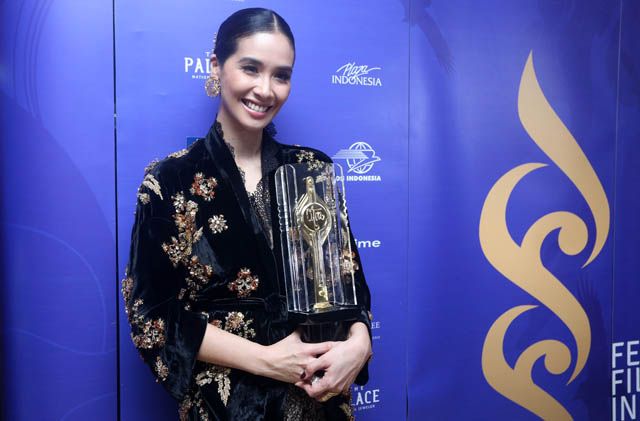 Marsha Timothy raih Piala Citra 2018 untuk kategori Pemeran Utama Perempuan Terbaik. - Image