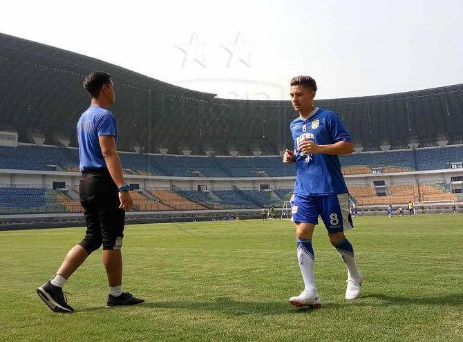 Kim Jeffrey berpeluang comeback di laga melawan PSKC. - Image