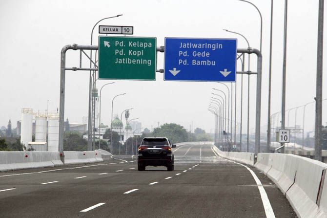 Ilustrasi jalan tol ruas Bekasi-Kampung Melayu milik PT Waskita Karya Tbk - Image