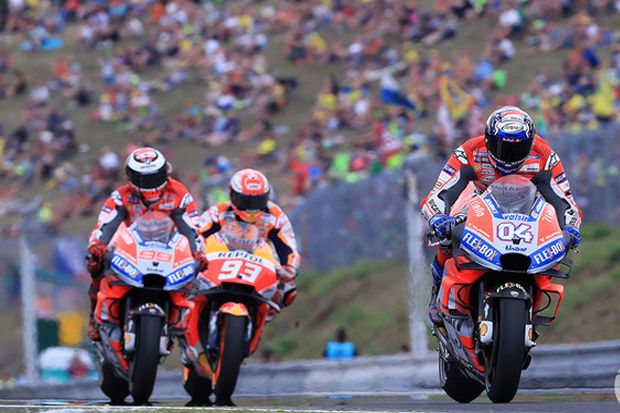Andrea Dovizioso mengalahkan dua rivalnya, Jorge Lorenzo dan Marc Marquez di Sirkuit Brno, Republik Ceko, Minggu (5/8). - Image