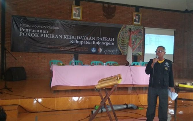 Ketua Komunitas Pamarsudi Sastra Jawi Bojonegoro (PSJB), JFX Hoery. - Image