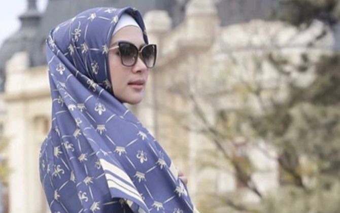 Kartika Putri dikabarkan telah menikah di Madinah. - Image