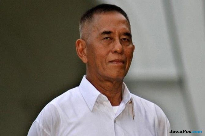 Menteri Pertahanan Ryamizard Ryacudu. Menhan menyebut bahwa ancaman nyata NKRI bukan dari luar, namun dari dalam negara sendiri. - Image