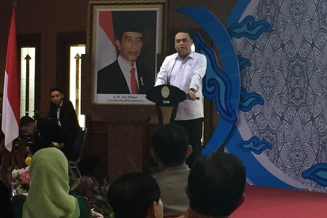 Menteri PANRB Syafruddin mengakui saat ini kebutuhan pokok makin tinggi dan kehidupan makin menurun. - Image