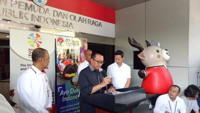 Menpora Imam Nahrawi menegaskan olahraga seharusnya menjadi pemersatu suporter - Image