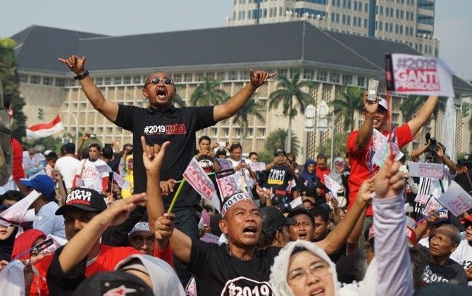 Gerakan pendeklarasian #2019GantiPresiden Makin marak terjadi di beberapa daerah. Namun hal itu kerap menuai bentrok. - Image