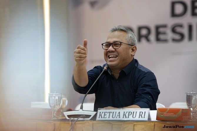 Ketua KPU Arief Budiman menjelaskan dua nama moderator debat pilpres 2019 itu sudah disepakati dua pasang calon. - Image