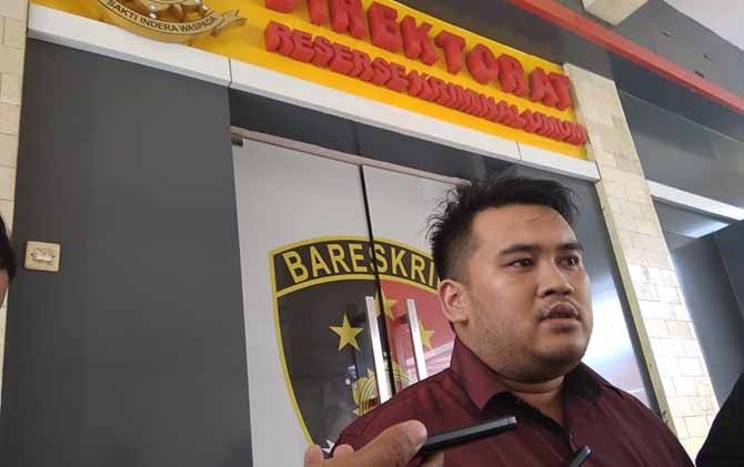 ASUSILA: Kuasa hukum korban perkosaan, Dedy Triwijayanto saat melapor di Polda DIJ, Senin (22/10). - Image