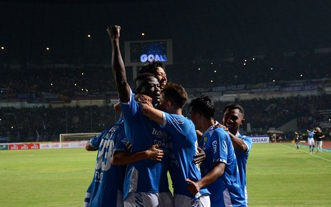 Persib Bandung membantah capture WA yang menyudutkan direktur PT PBB, Glenn Sugita. - Image