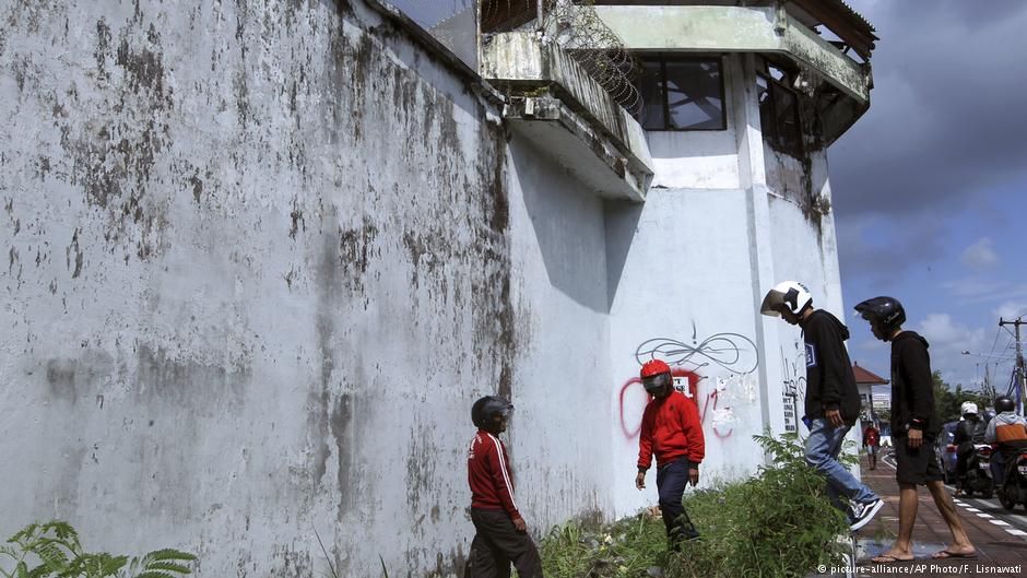 Matthew Norman dan Si Yi Chen, lolos dari hukuman mati dan mendapat hukuman seumur hidup. Mereka adalah anggota Bali Nine, julukan bagi grup pengedar narkoba yang terdiri dari sembilan warga negara Australia - Image