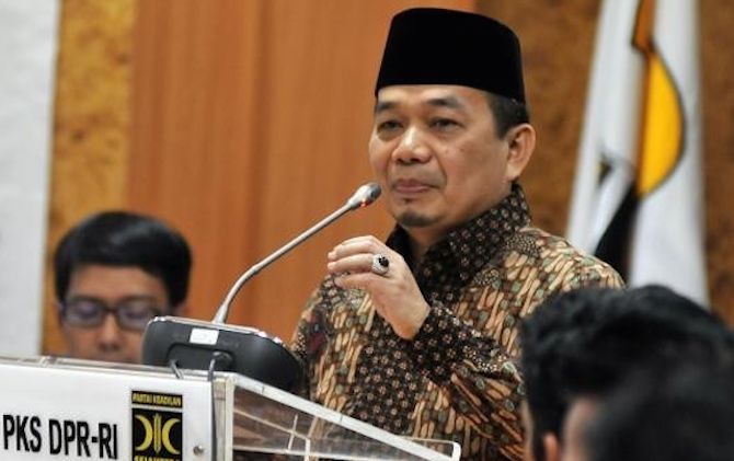 Ketua Fraksi PKS Jazuli Juwaeni mendesak pemerintah membayar utangnya pada rumah Sakit. - Image