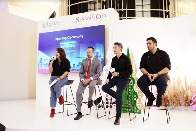City of Light merupakan pusat atraksi pencahayaan dengan teknologi Interact IoT platform dari Signify di Main Atrium, Senayan City. - Image