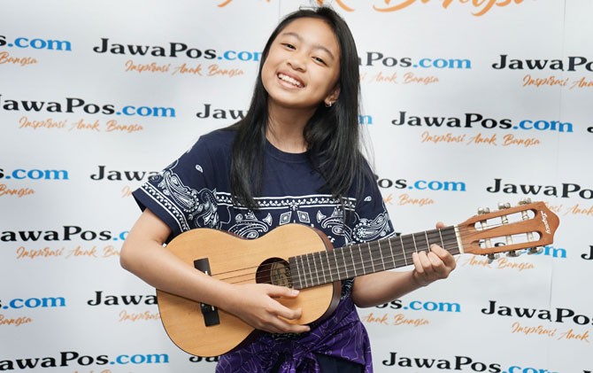 Bernyanyi dengan bahasa Indonesia, diakui penyanyi cilik Zara Leola cukup menyulitkan. - Image