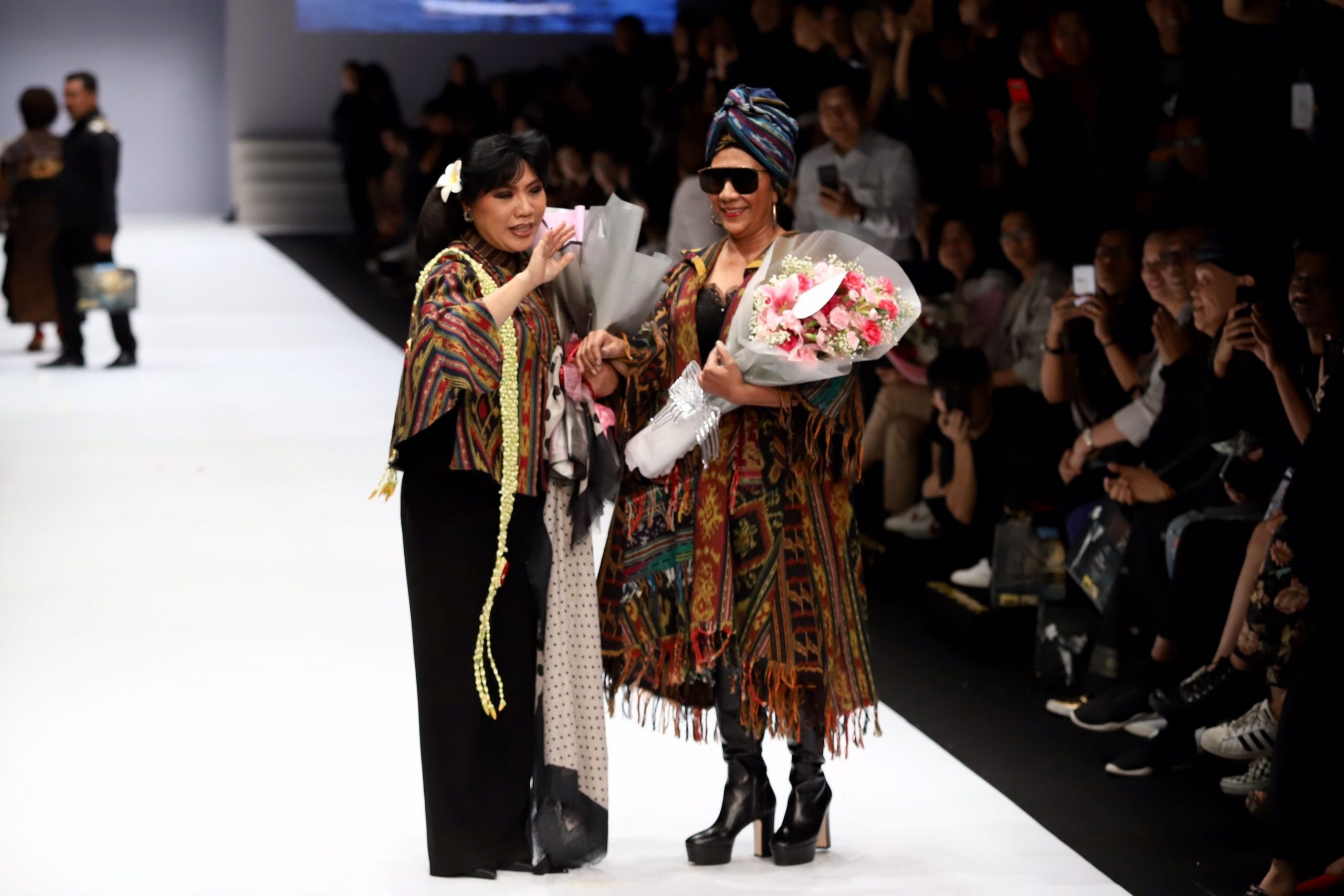 Menteri Susi Pudjiastuti tampil di Jakarta Fashion Week (IFW) 2019. - Image