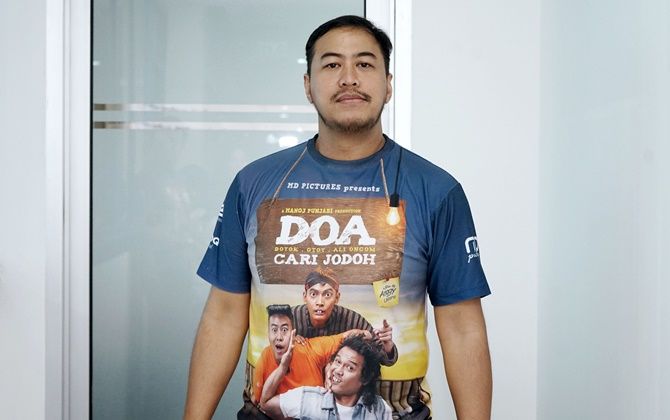 Pandji Pragiwaksono berperan sebagai Ot[oy dalam Film DOA. - Image
