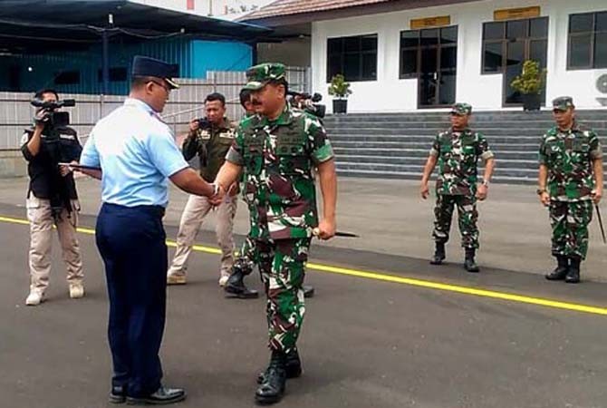 Panglima TNI Marsekal Hadi Tjahjanto saat kunjungan kerja ke Cirebon - Image