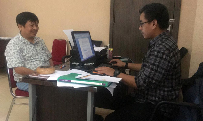 Panwaslu kembali memeriksa anggota PPK Tamalate terkait dugaan manipulasi suara Pilwalkot Makassar, di kantor Panwaslu, Jalan Anggrek, Sabtu (30/6). - Image