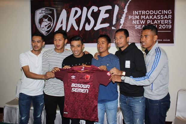 Taufik Hidayat, Yandi Sofyan, Bey Wahyudi, Bayu Gatra, Hery Prasetyo, dan Munhar resmi bergabung dengan PSM Makassar - Image