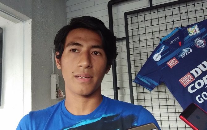 Hanif Sjahbandi alami cedera parah di lengan kirinya. - Image