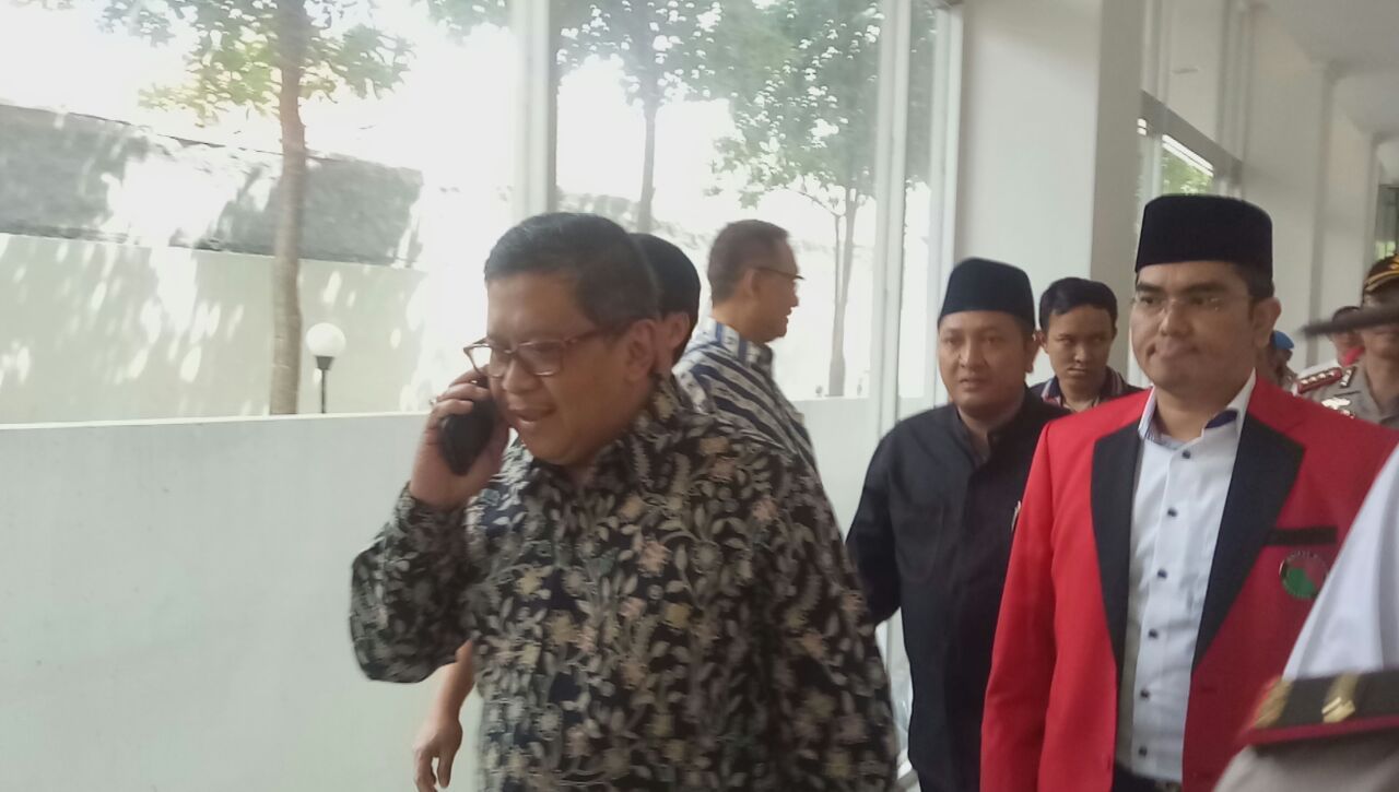 Sekjen PDI Perjuangan, Hasto Kristiyanto usai diwawancarai awak media beberapa waktu lalu - Image