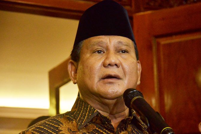 Capres nomor urut 02 Prabowo Subianto saat menyampaikan permohonan maaf karena ikut menyebarkan berita yang belum tentu kebenarannya. In terkait Ratna Sarumpaet yang mengaku telah membuat hoax soal pemukulan dirinya. - Image