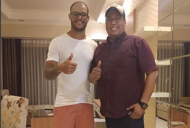 David da Silva (kaus putih) resmi menjadi bagian dari skuad Persebaya Surabaya. - Image