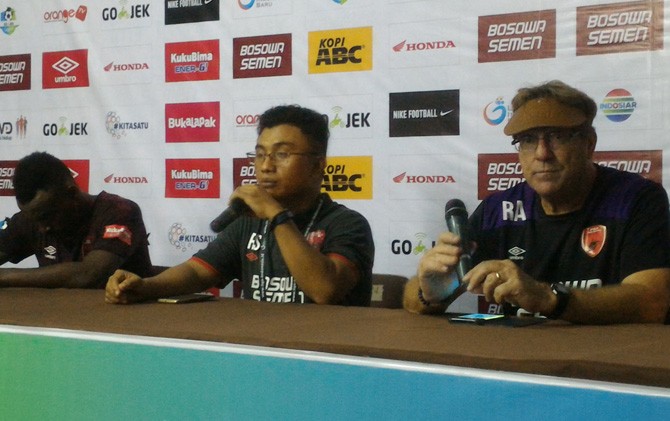 Robert Rene Alberts sebut reaksi para pemain Borneo FC terlalu berlebihan - Image